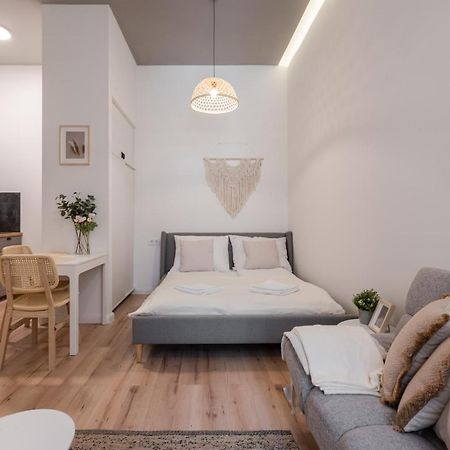 A62 - Akacfa Street Central Residence - Best Location By Bqa Budapest Exteriör bild
