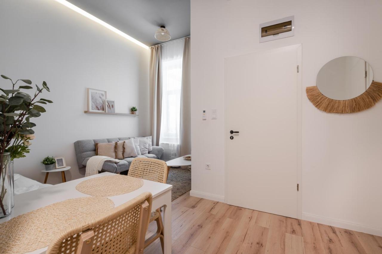 A62 - Akacfa Street Central Residence - Best Location By Bqa Budapest Exteriör bild