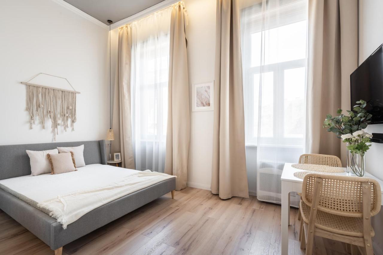 A62 - Akacfa Street Central Residence - Best Location By Bqa Budapest Exteriör bild
