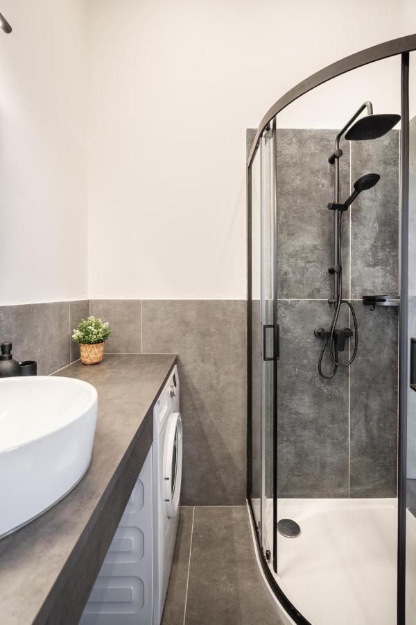 A62 - Akacfa Street Central Residence - Best Location By Bqa Budapest Exteriör bild