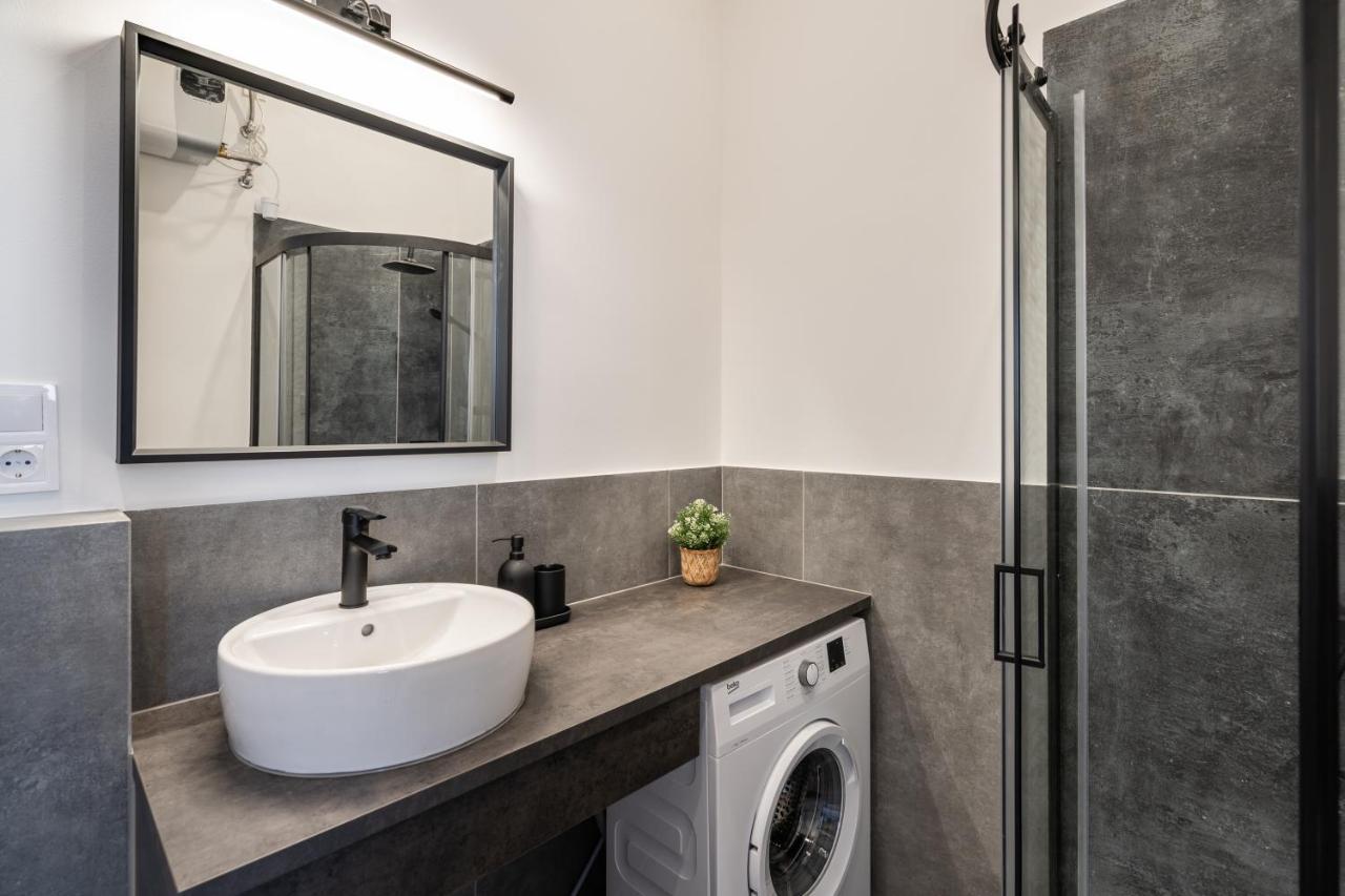 A62 - Akacfa Street Central Residence - Best Location By Bqa Budapest Exteriör bild