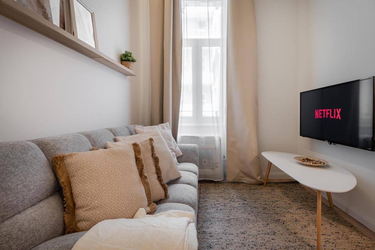 A62 - Akacfa Street Central Residence - Best Location By Bqa Budapest Exteriör bild