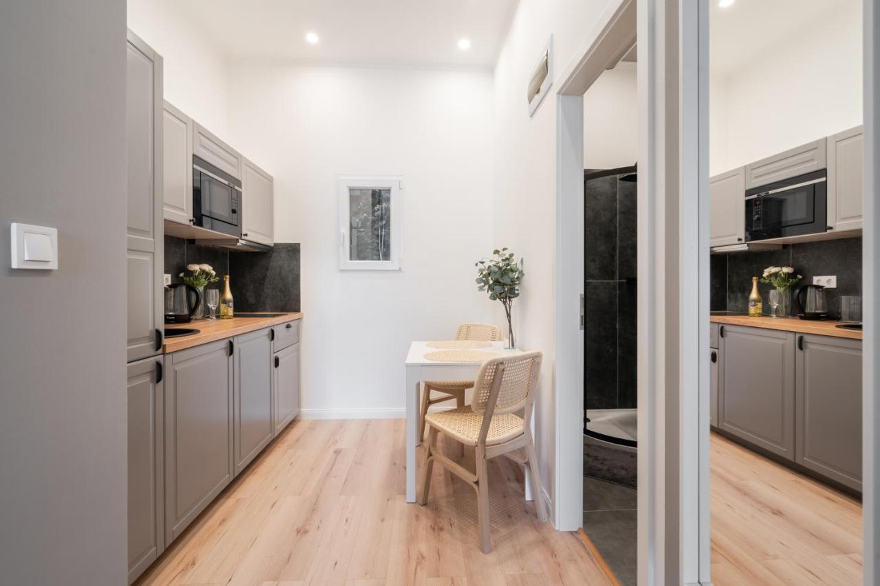 A62 - Akacfa Street Central Residence - Best Location By Bqa Budapest Exteriör bild