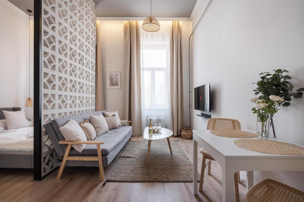 A62 - Akacfa Street Central Residence - Best Location By Bqa Budapest Exteriör bild