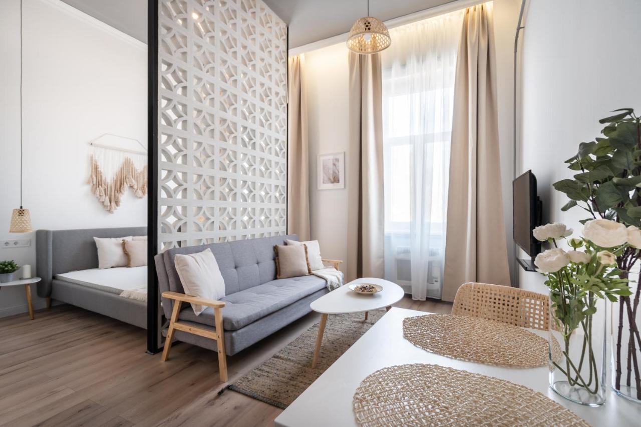 A62 - Akacfa Street Central Residence - Best Location By Bqa Budapest Exteriör bild