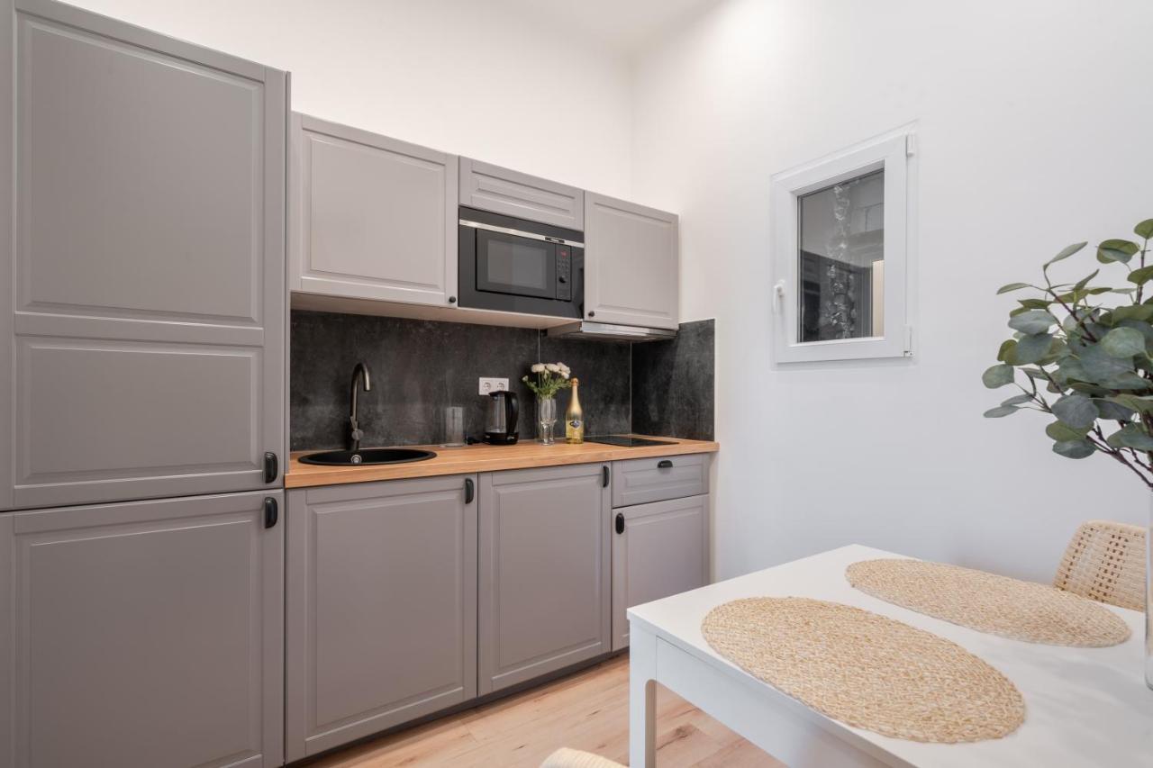 A62 - Akacfa Street Central Residence - Best Location By Bqa Budapest Exteriör bild