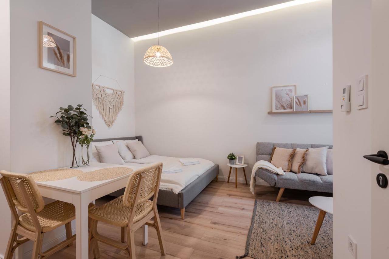 A62 - Akacfa Street Central Residence - Best Location By Bqa Budapest Exteriör bild