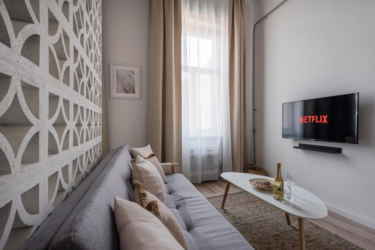 A62 - Akacfa Street Central Residence - Best Location By Bqa Budapest Exteriör bild