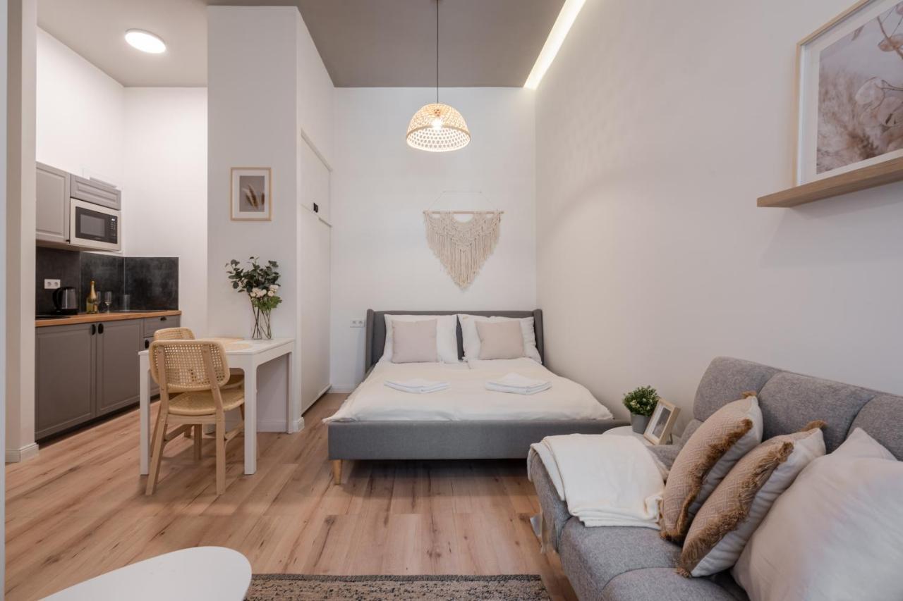 A62 - Akacfa Street Central Residence - Best Location By Bqa Budapest Exteriör bild