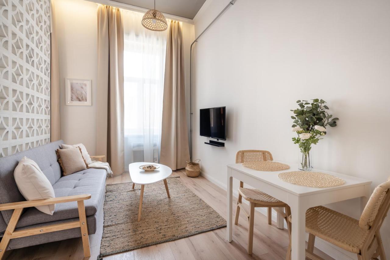 A62 - Akacfa Street Central Residence - Best Location By Bqa Budapest Exteriör bild